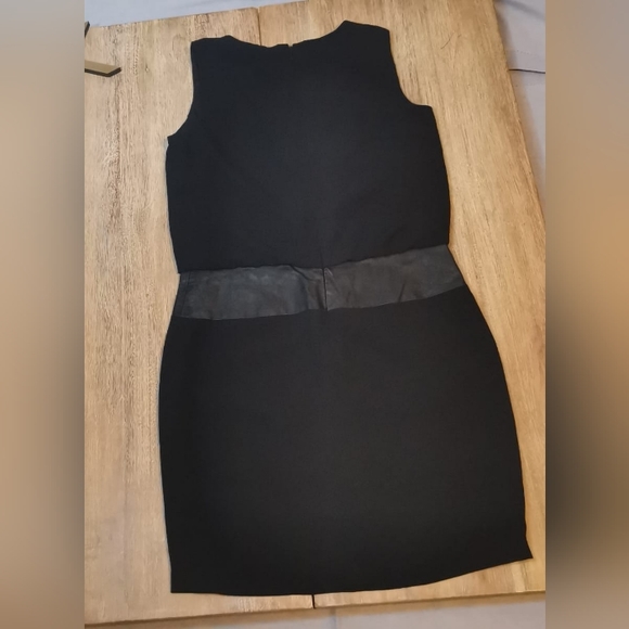 Ralph Lauren Black Sleeveless Dress With Leather Waistband Size 6 - Picture 2 of 8